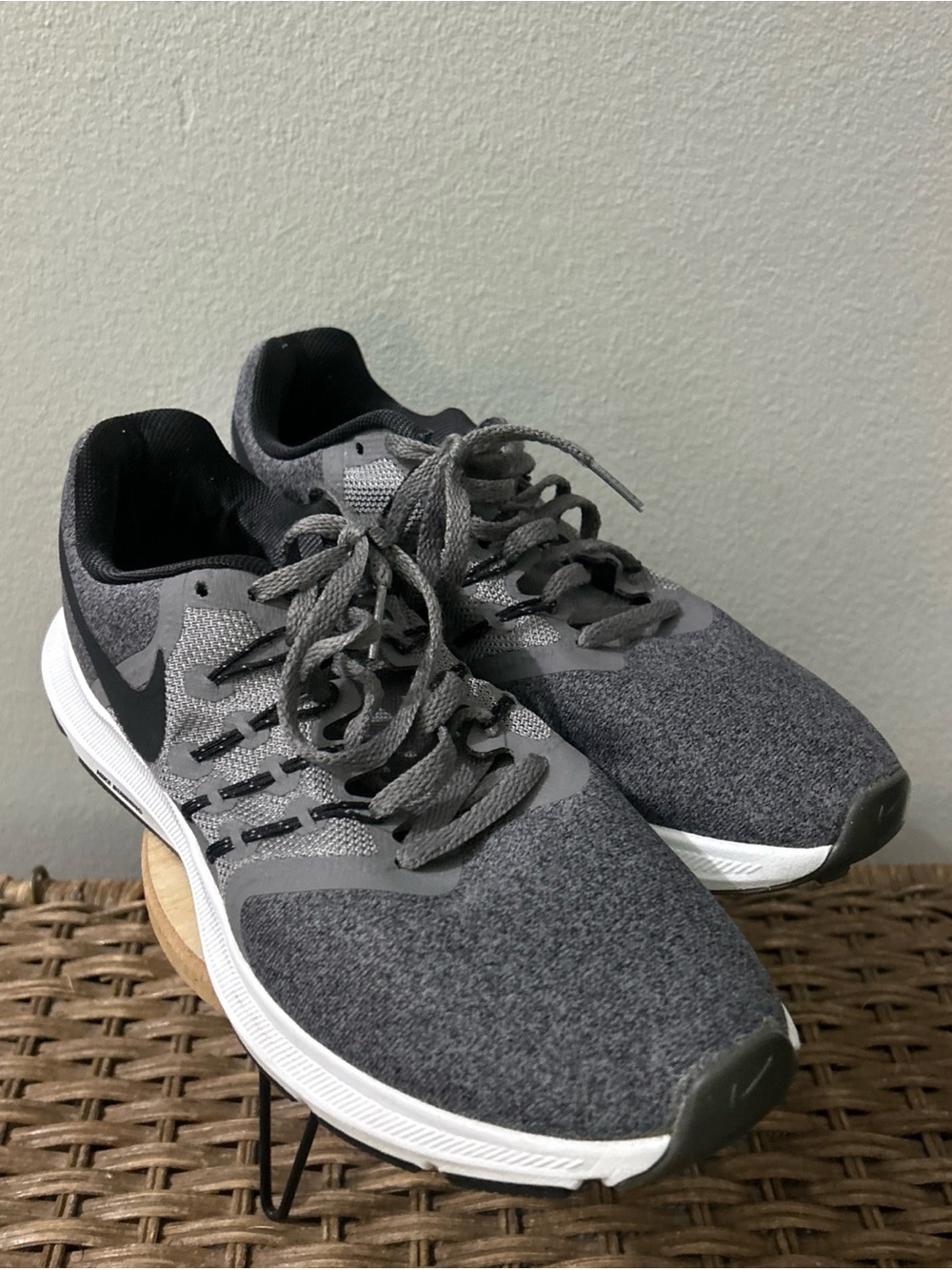 Nike Ladies Run Swift Gray Gun Smoke Running Shoe Size 8.5